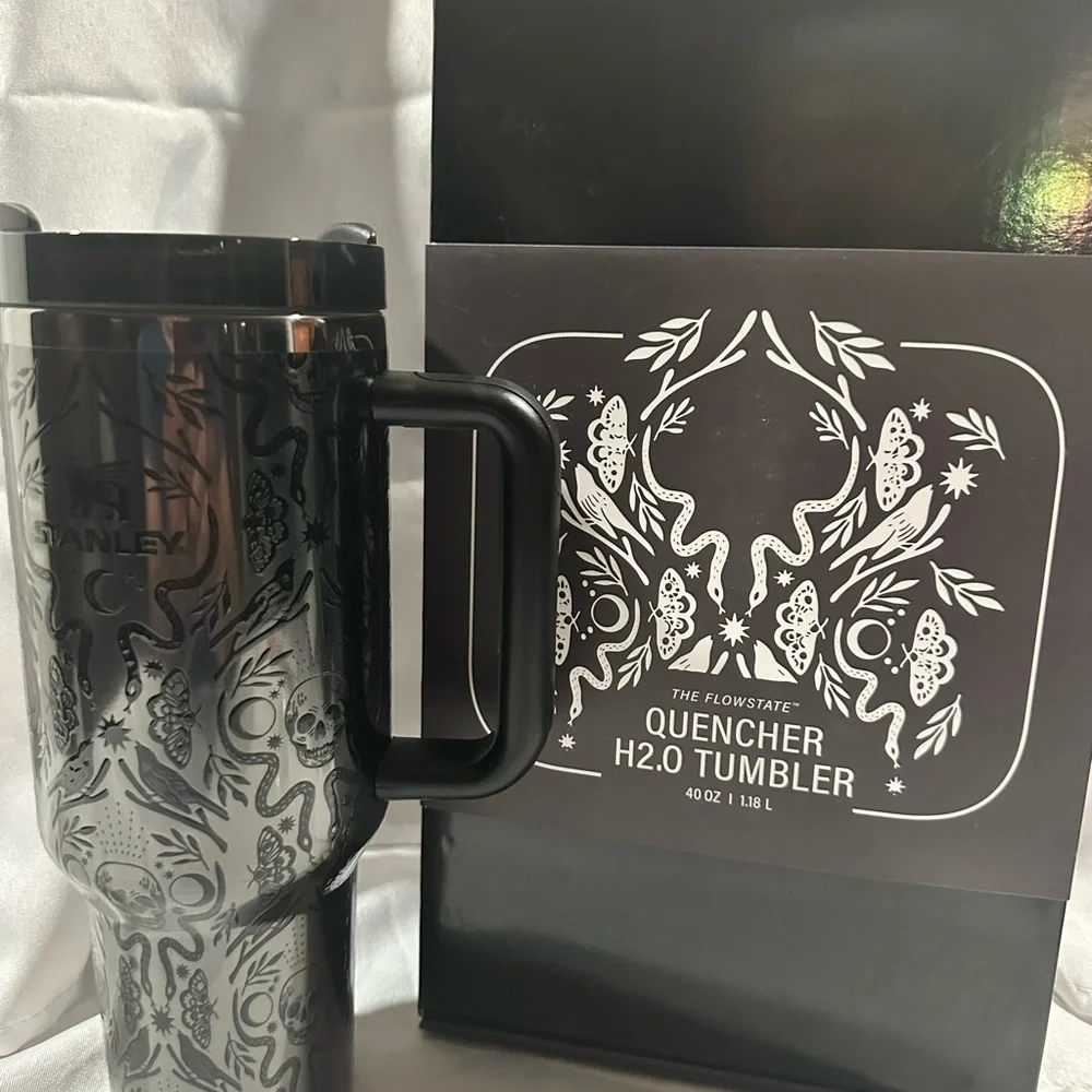 Stanley The FlowState Quencher H2.0 Tumbler limited edition Deadly Damask 40 oz - Picture 1 of 5